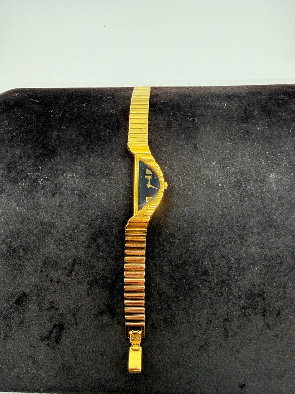 Vintage Seiko Rivoli Half Moon Ladies Quartz Watch Black Dial Gold Tone 1F20-5D5